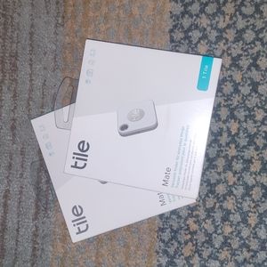 Tile mate 2 pieces locator devices